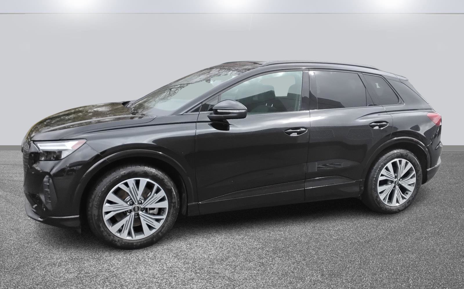 Certified 2025 Audi Q4 e-tron Premium w/ Convenience Package image 3