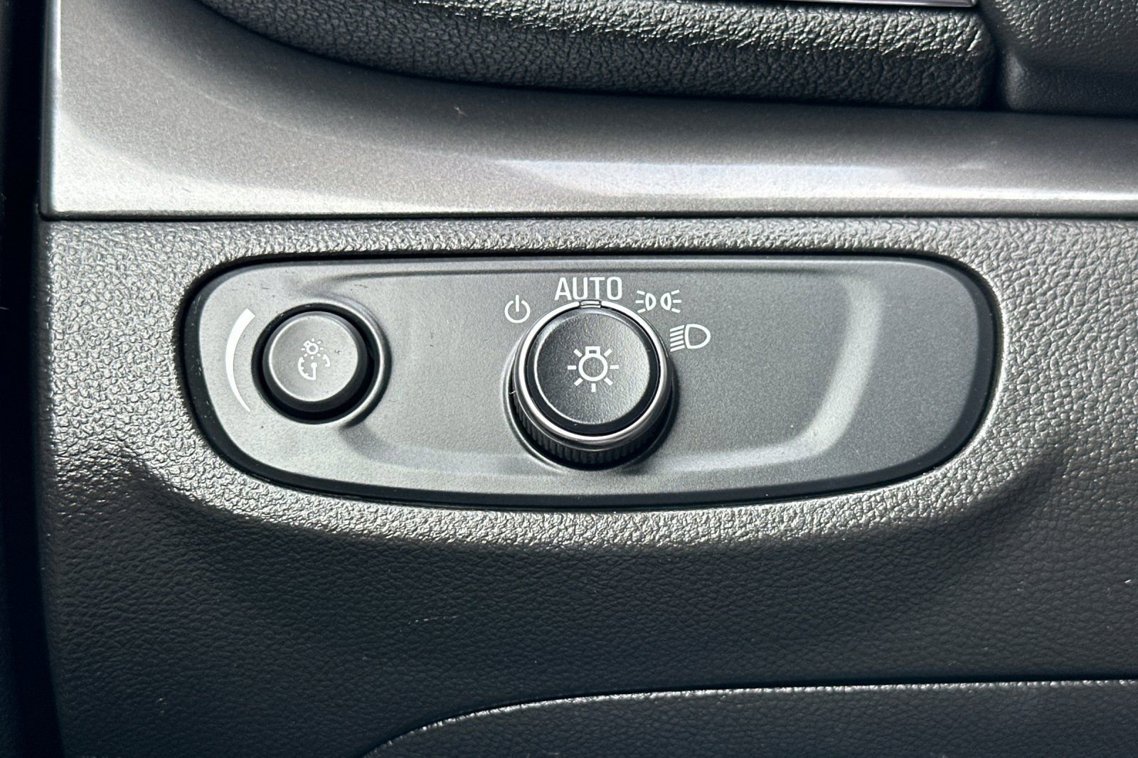 Certified 2018 Buick Encore Preferred image 34