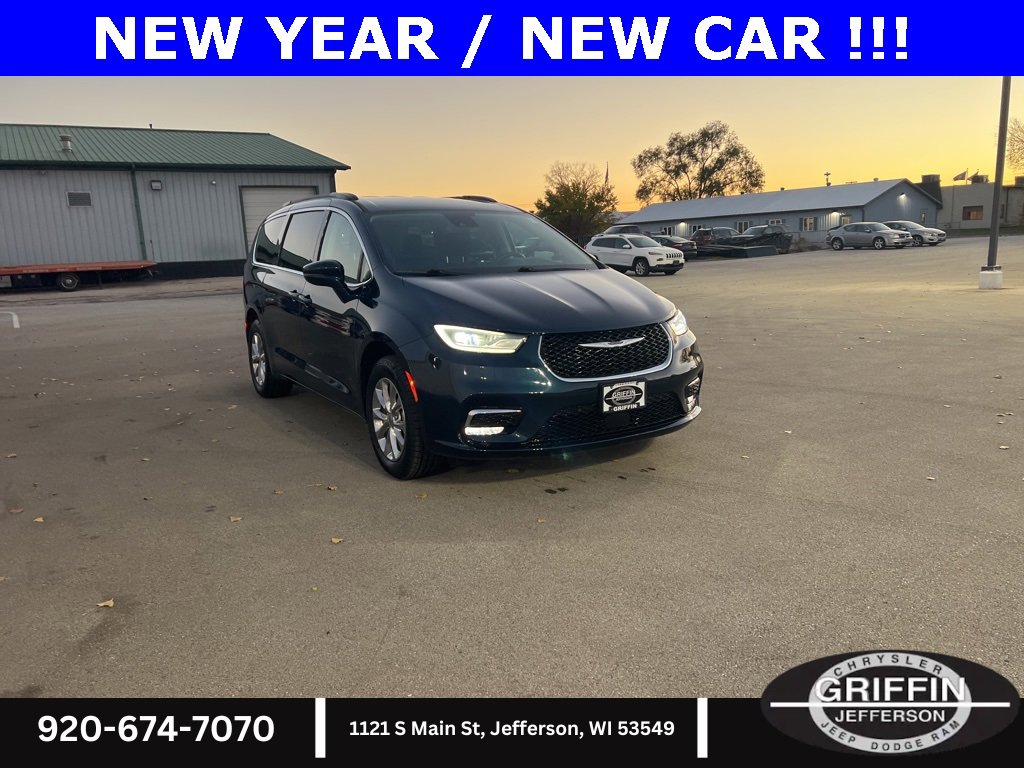 Used 2022 Chrysler Pacifica Touring-L image 6