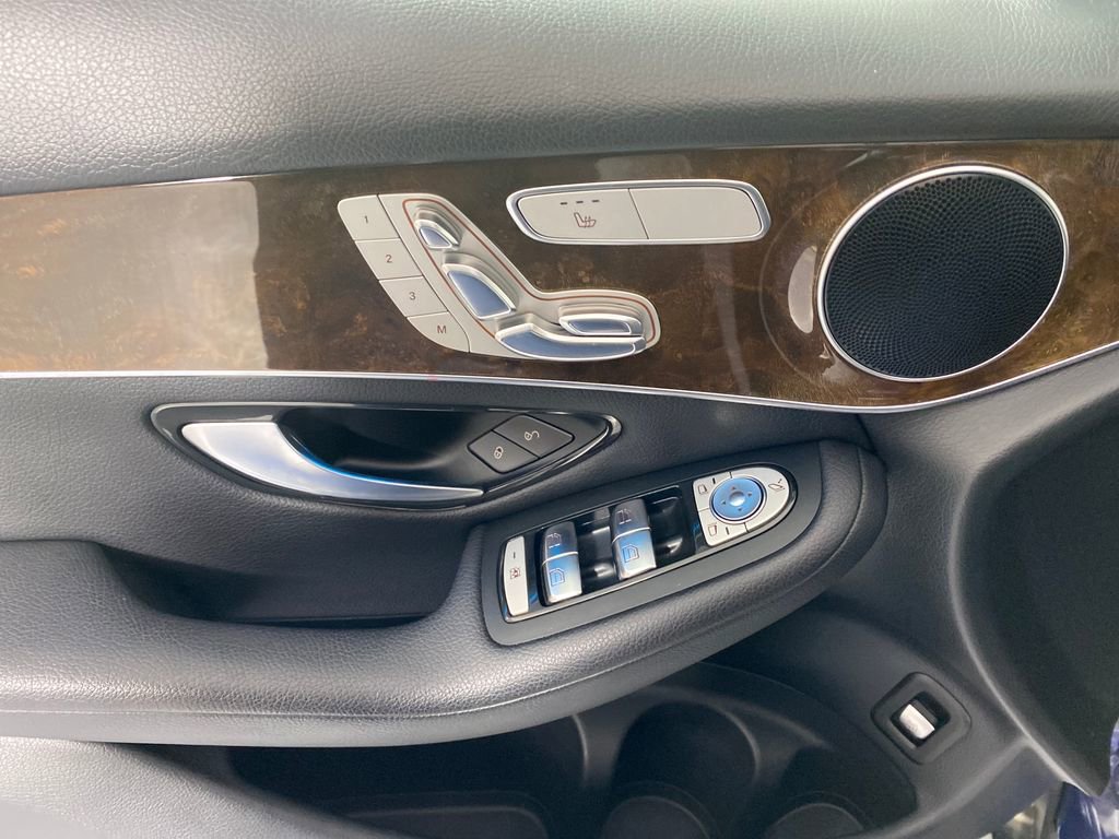 Used 2019 Mercedes-Benz GLC 300 4MATIC image 12