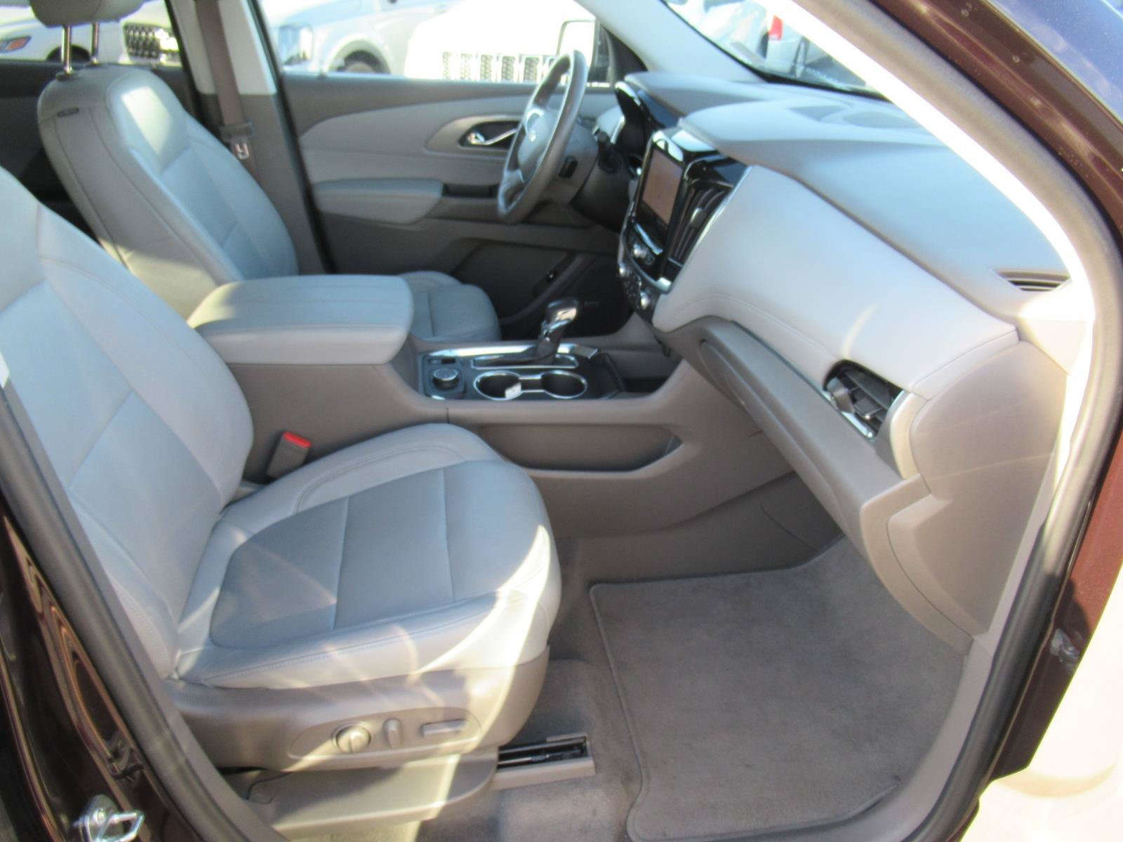 Used 2021 Chevrolet Traverse LT w/ LT Premium Package AWD/4WD image 10