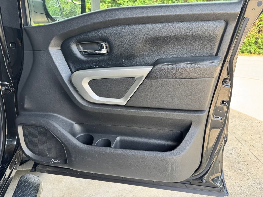 Used 2019 Nissan Titan SL image 11