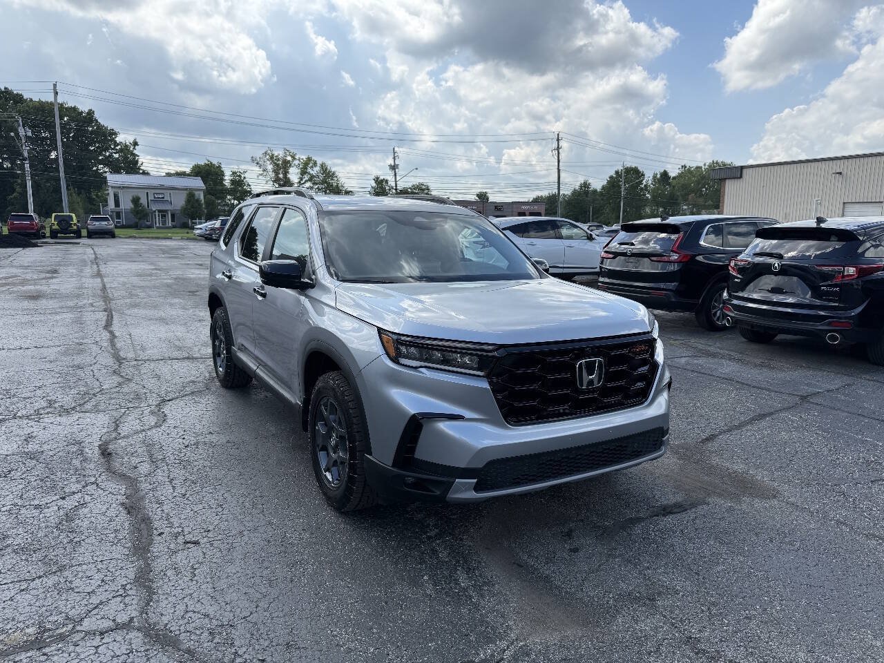 Used 2025 Honda Pilot TrailSport image 3