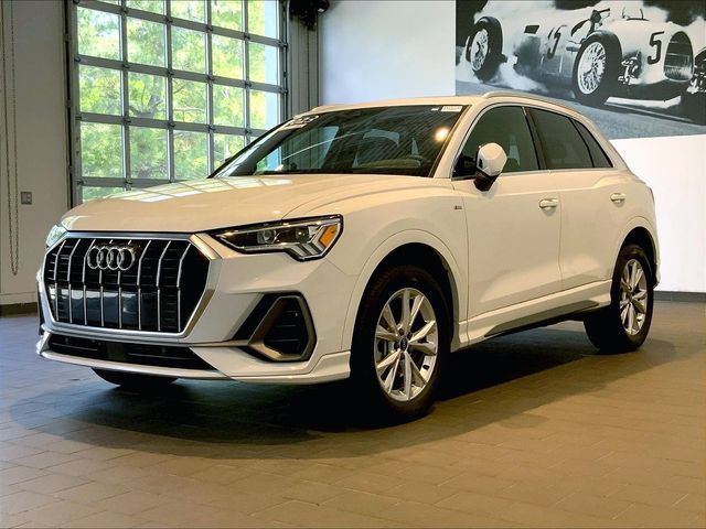 Used 2023 Audi Q3 2.0T Premium Plus w/ Premium Plus Package AWD/4WD image 2