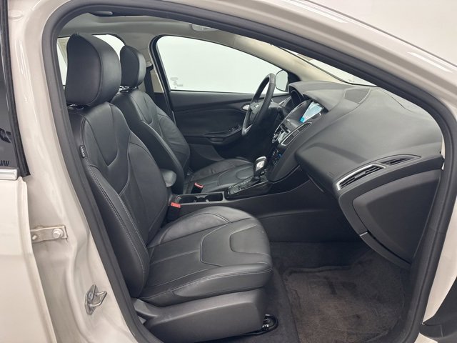 Used 2017 Ford Focus Titanium w/ Titanium Technology Package image 25