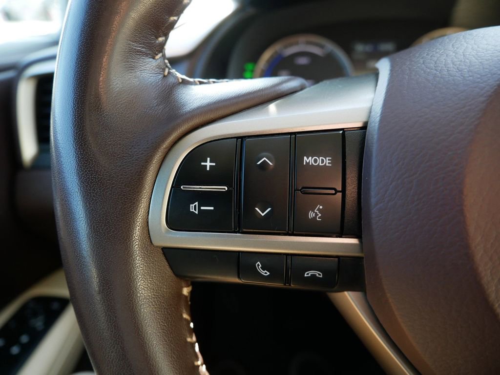 Used 2019 Lexus RX 450h AWD w/ Navigation Package image 18