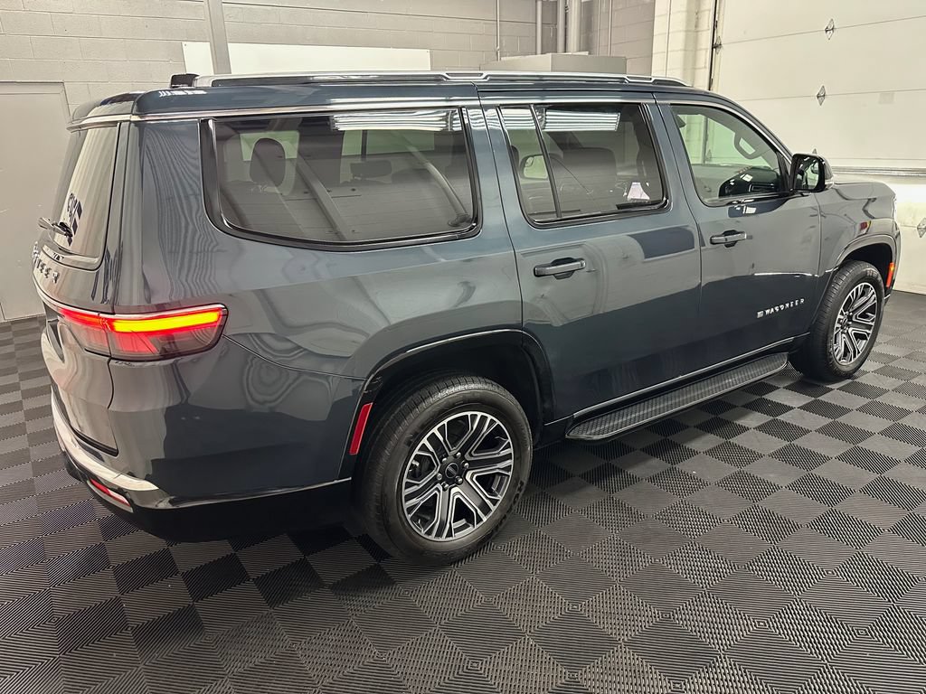 Used 2025 Jeep Wagoneer 4WD w/ Premium Group I image 10