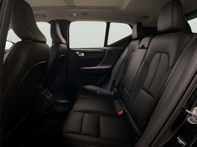 Used 2025 Volvo XC40 B5 Plus image 68