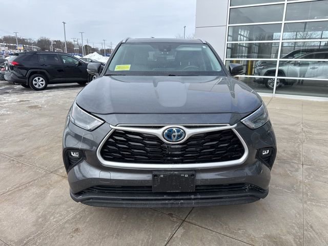 Used 2023 Toyota Highlander XLE image 2