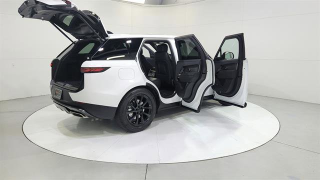 Used 2025 Land Rover Range Rover Sport SE image 12