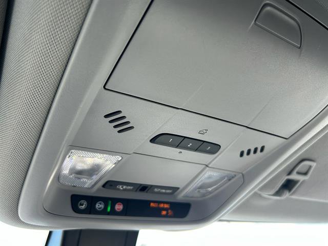 Used 2023 GMC Terrain SLT w/ Infotainment Package II image 18