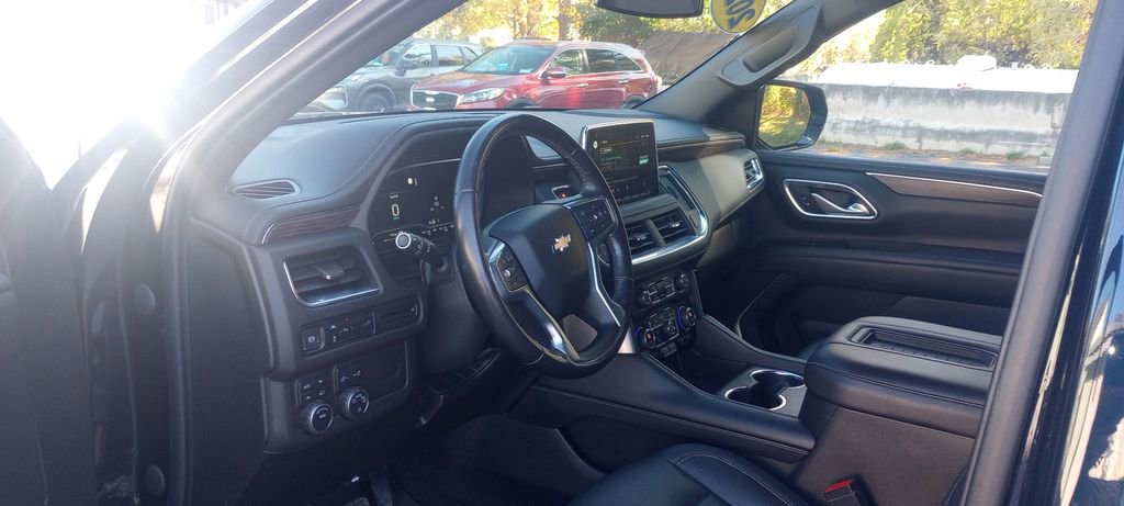 Used 2022 Chevrolet Suburban LT image 11