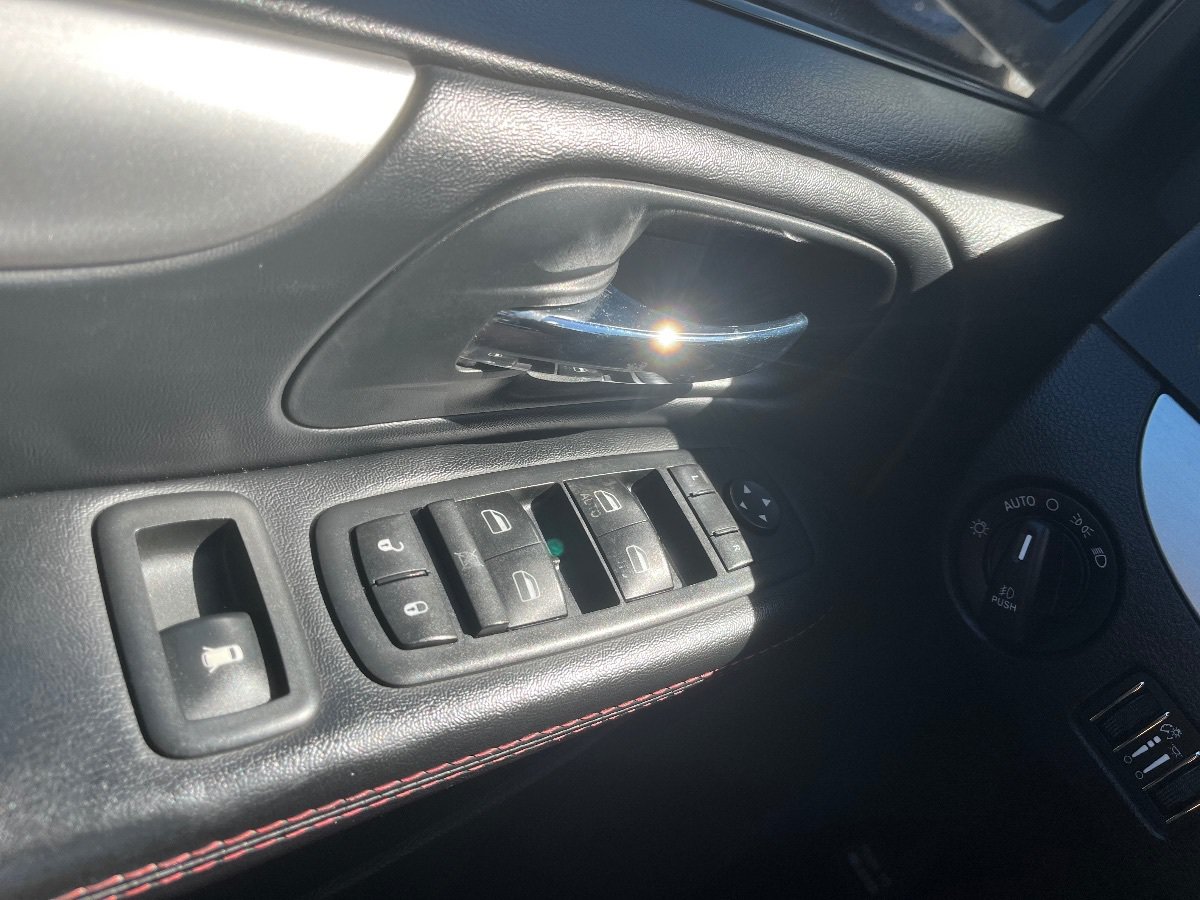 Used 2016 Dodge Grand Caravan R/T w/ Driver Convenience Group FWD image 21