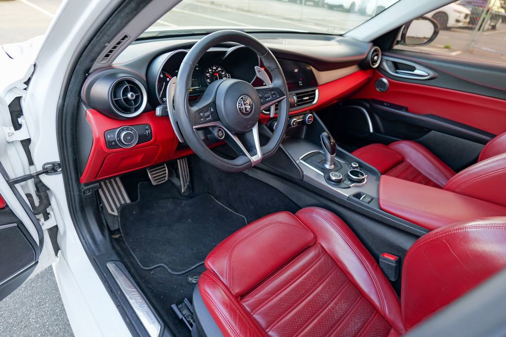 Used 2017 Alfa Romeo Giulia Ti w/ TI 19" Sport Package AWD/4WD image 20
