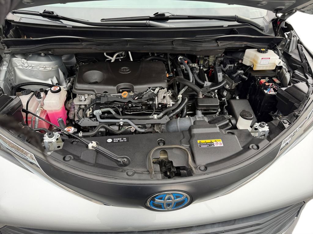 Used 2021 Toyota Sienna XLE image 26