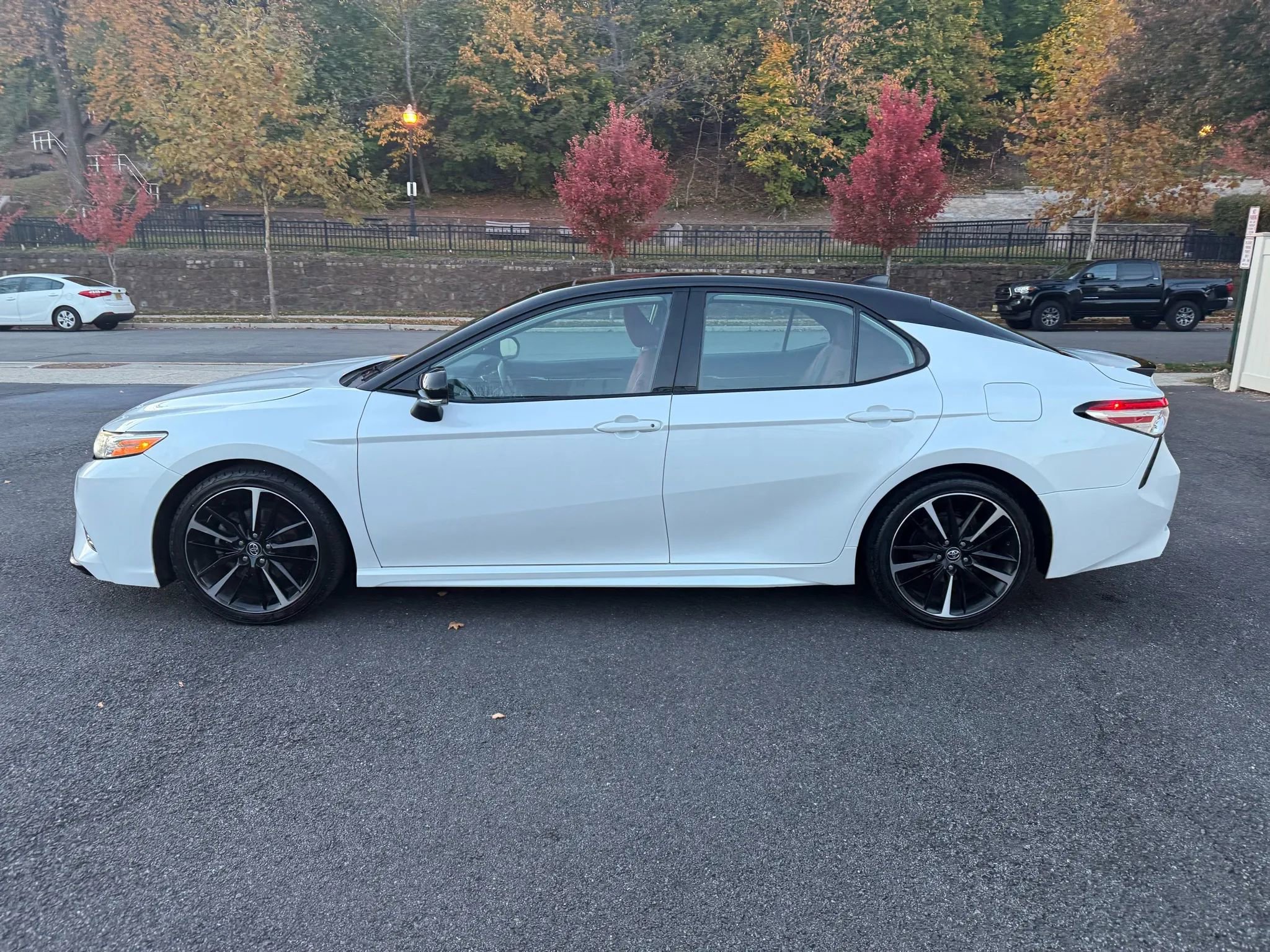 Used 2020 Toyota Camry XSE image 5