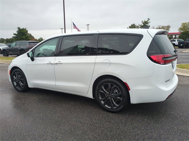 New 2026 Chrysler Pacifica Select image 6