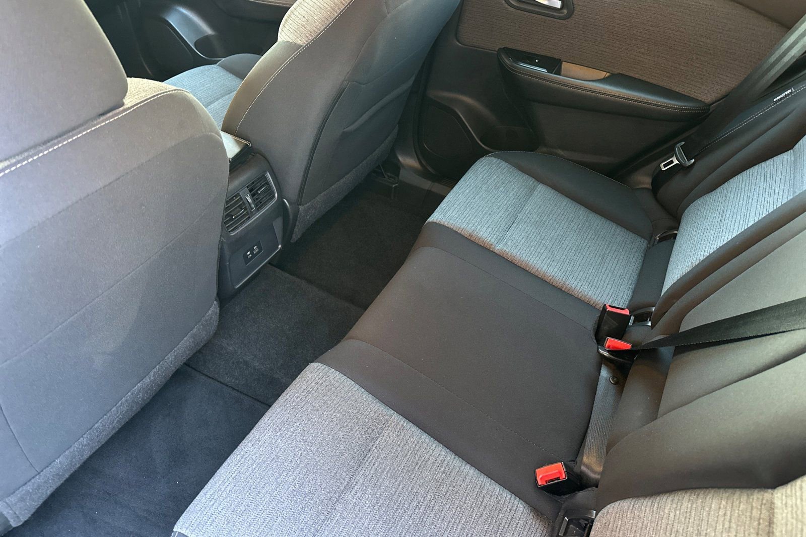 Used 2023 Nissan Rogue SV image 12