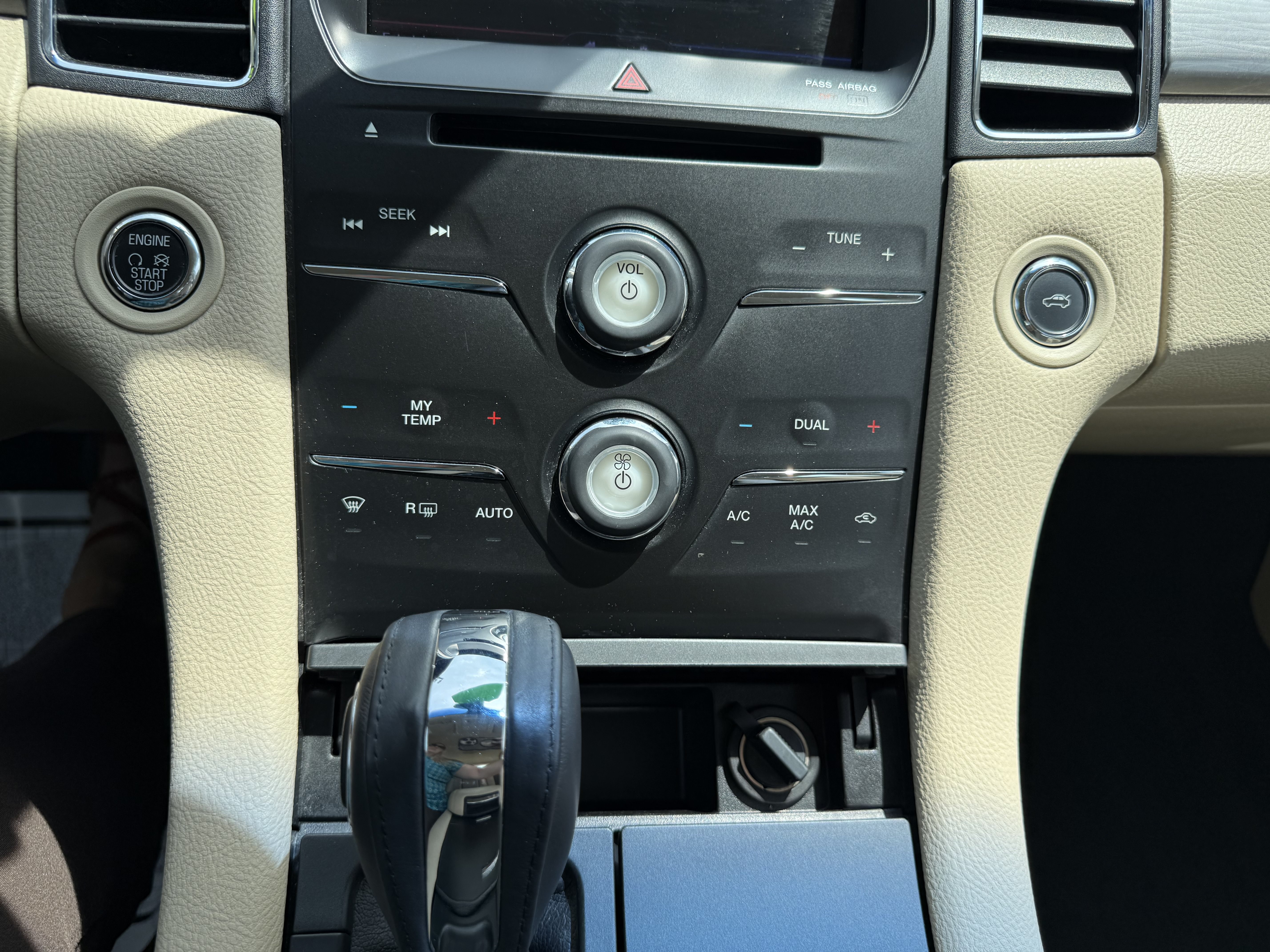 Used 2013 Ford Taurus SEL FWD image 10