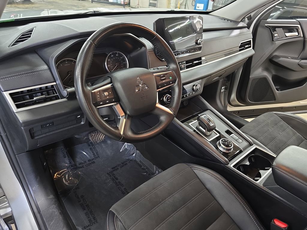 Used 2024 Mitsubishi Outlander SE AWD/4WD image 18