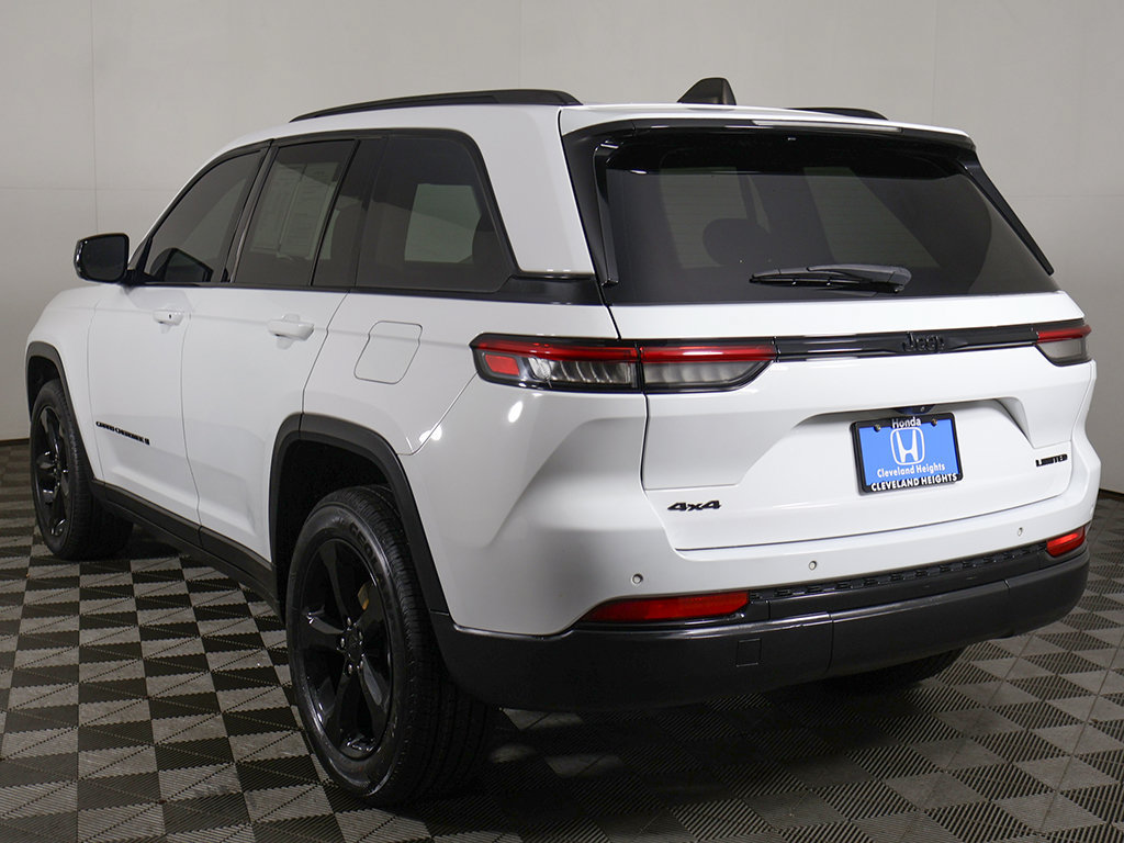 Used 2023 Jeep Grand Cherokee Limited w/ Black Appearance Package AWD/4WD image 11