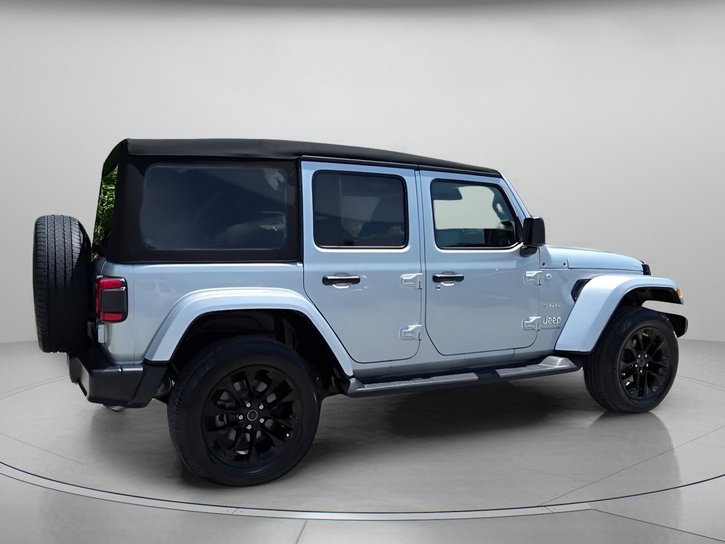 Used 2024 Jeep Wrangler Sahara w/ Technology Group image 31