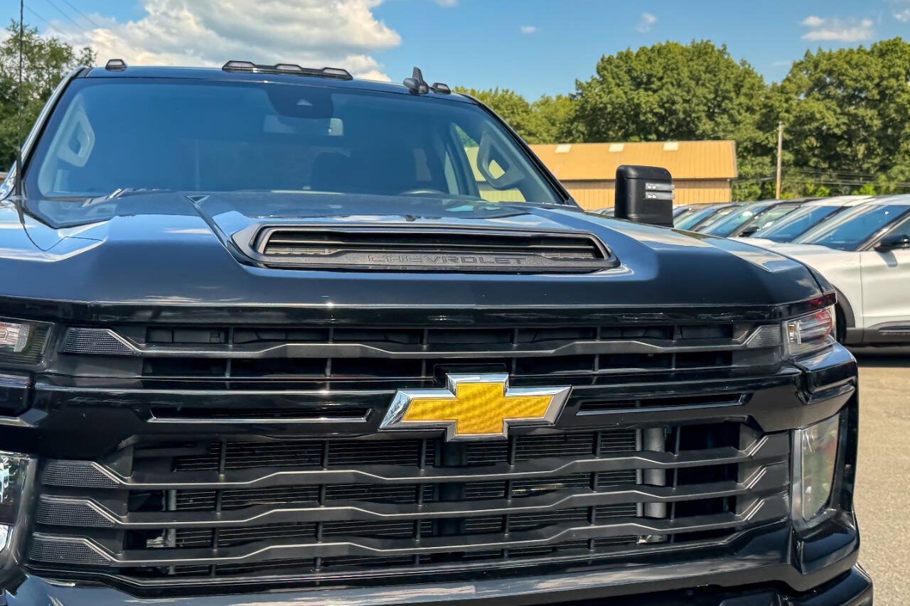 Used 2024 Chevrolet Silverado 2500 Custom w/ Custom Value Package AWD/4WD image 9