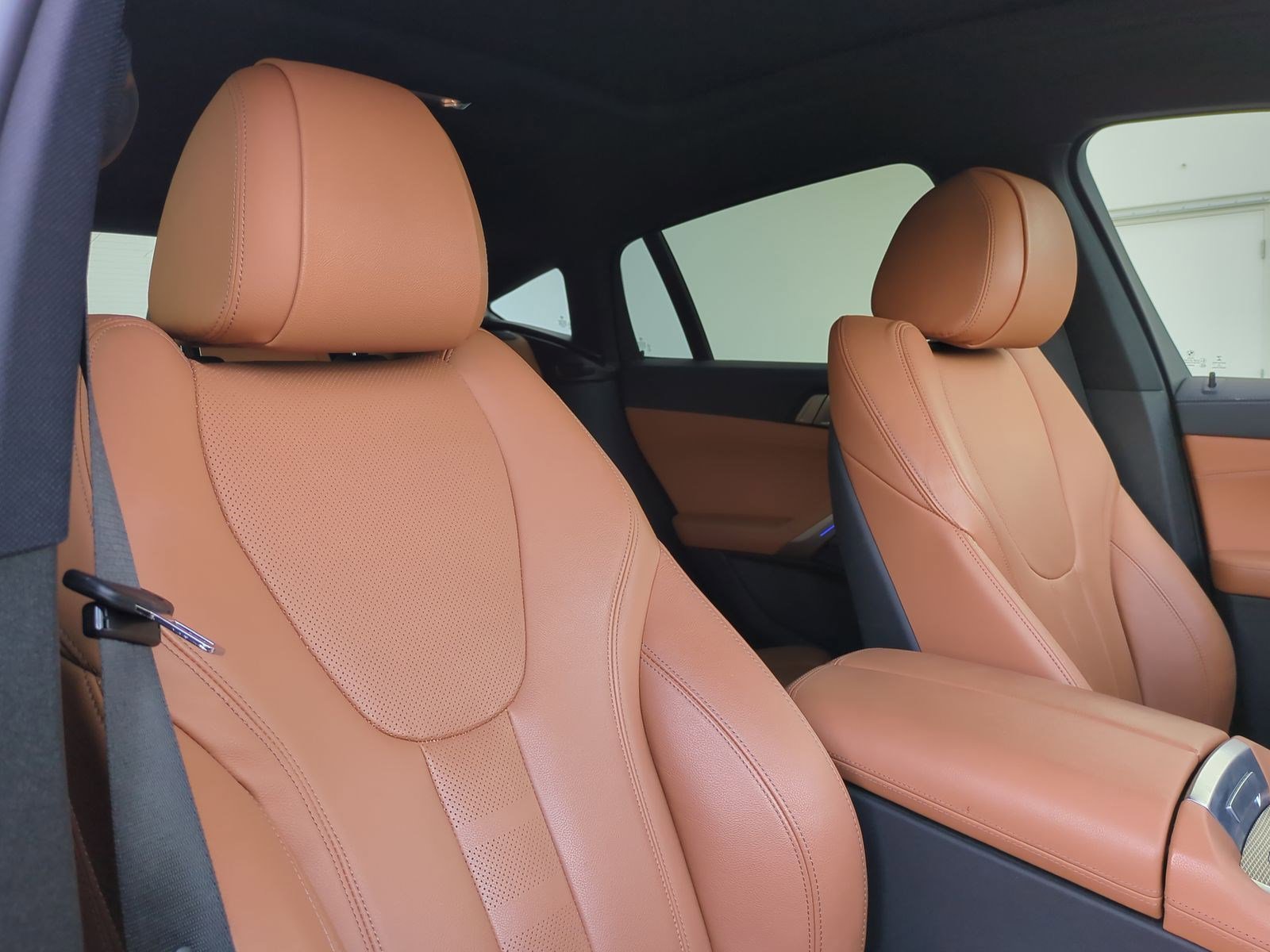 Used 2022 BMW X6 xDrive40i w/ M Sport Package image 31