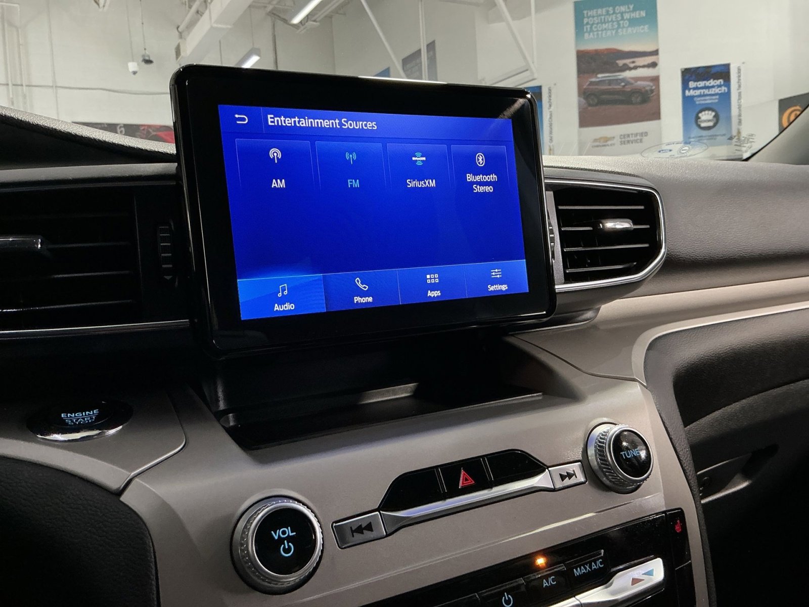 Used 2022 Ford Explorer XLT w/ Equipment Group 202A AWD/4WD image 19