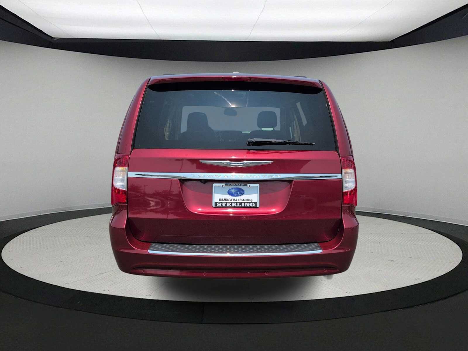 Used 2011 Chrysler Town & Country Touring-L w/ Entertainment Group #2 FWD image 7