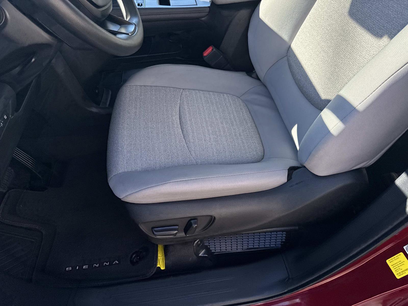 Used 2025 Toyota Sienna LE image 16