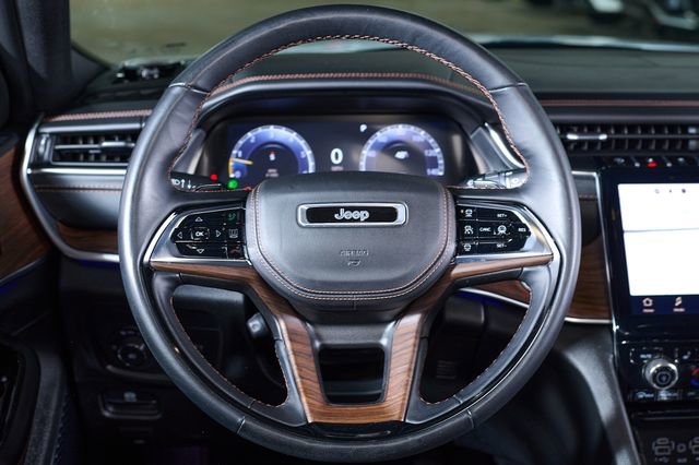 Used 2022 Jeep Grand Cherokee Summit w/ Luxury Tech Group V image 7