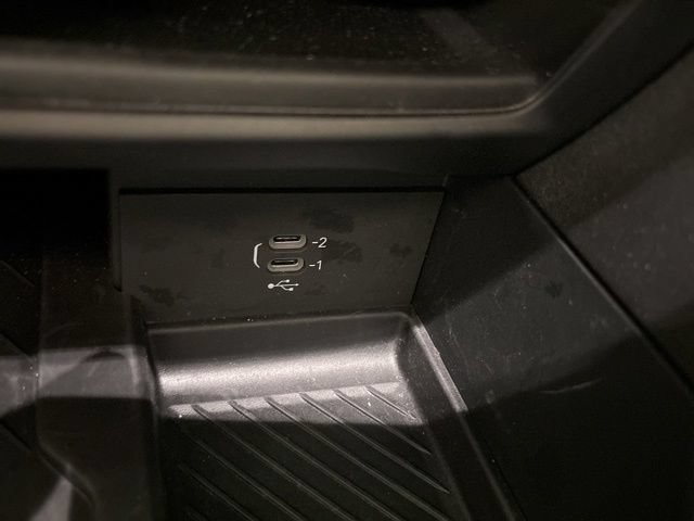 Used 2026 Chrysler Pacifica Limited FWD image 24