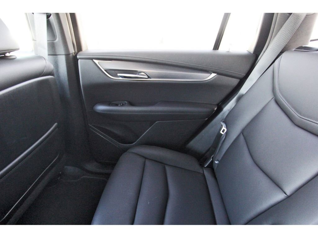 New 2025 Cadillac XT6 Luxury AWD/4WD image 12