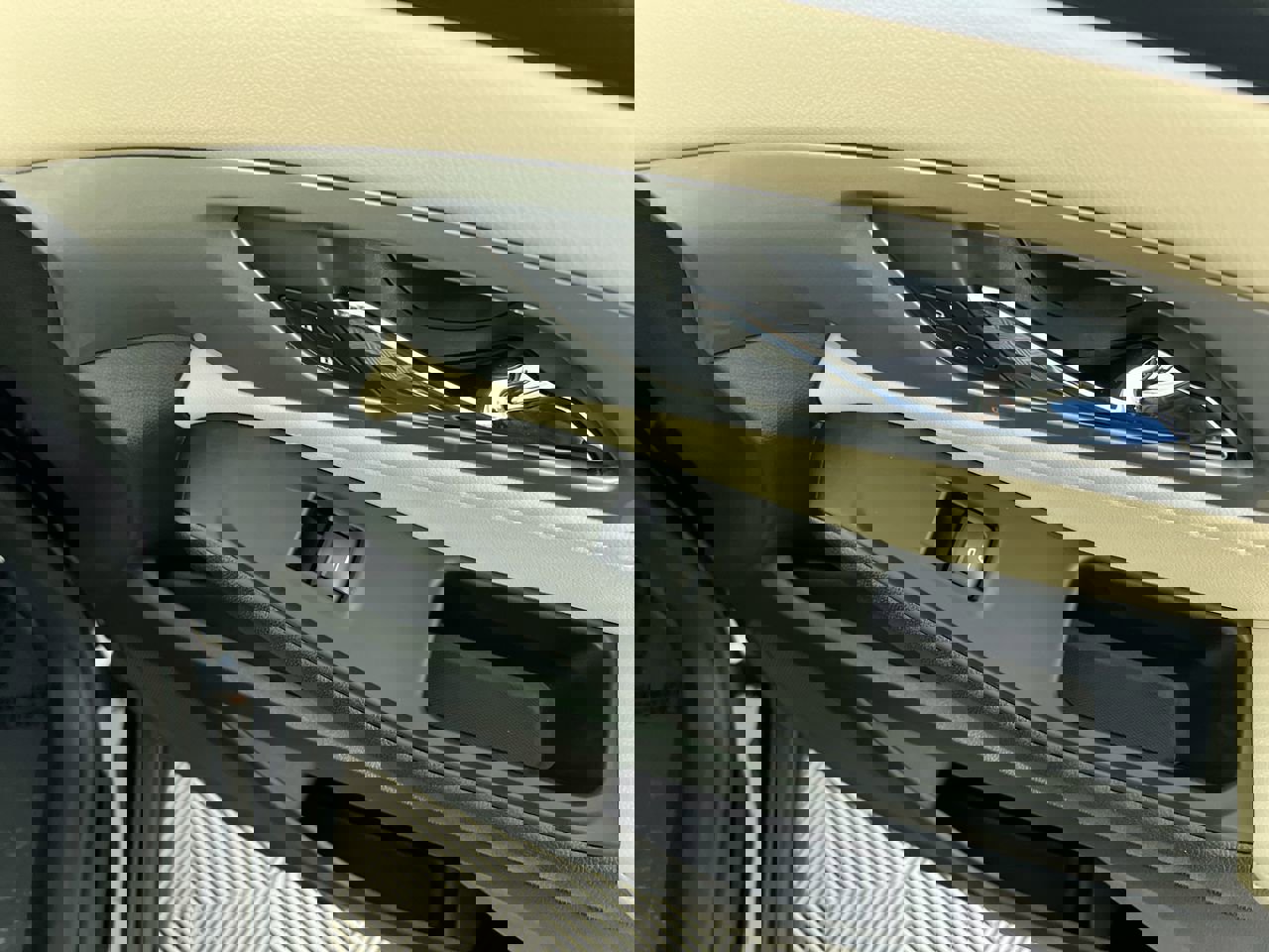 Used 2023 Chevrolet Traverse LT image 32