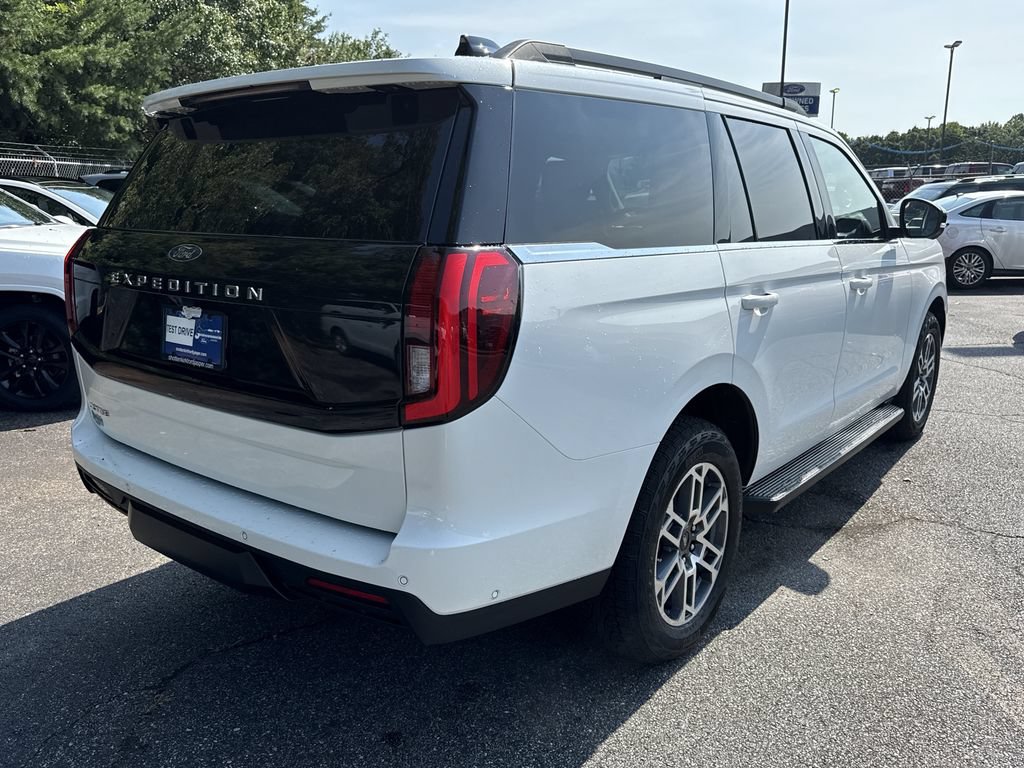 Used 2025 Ford Expedition Active AWD/4WD image 7