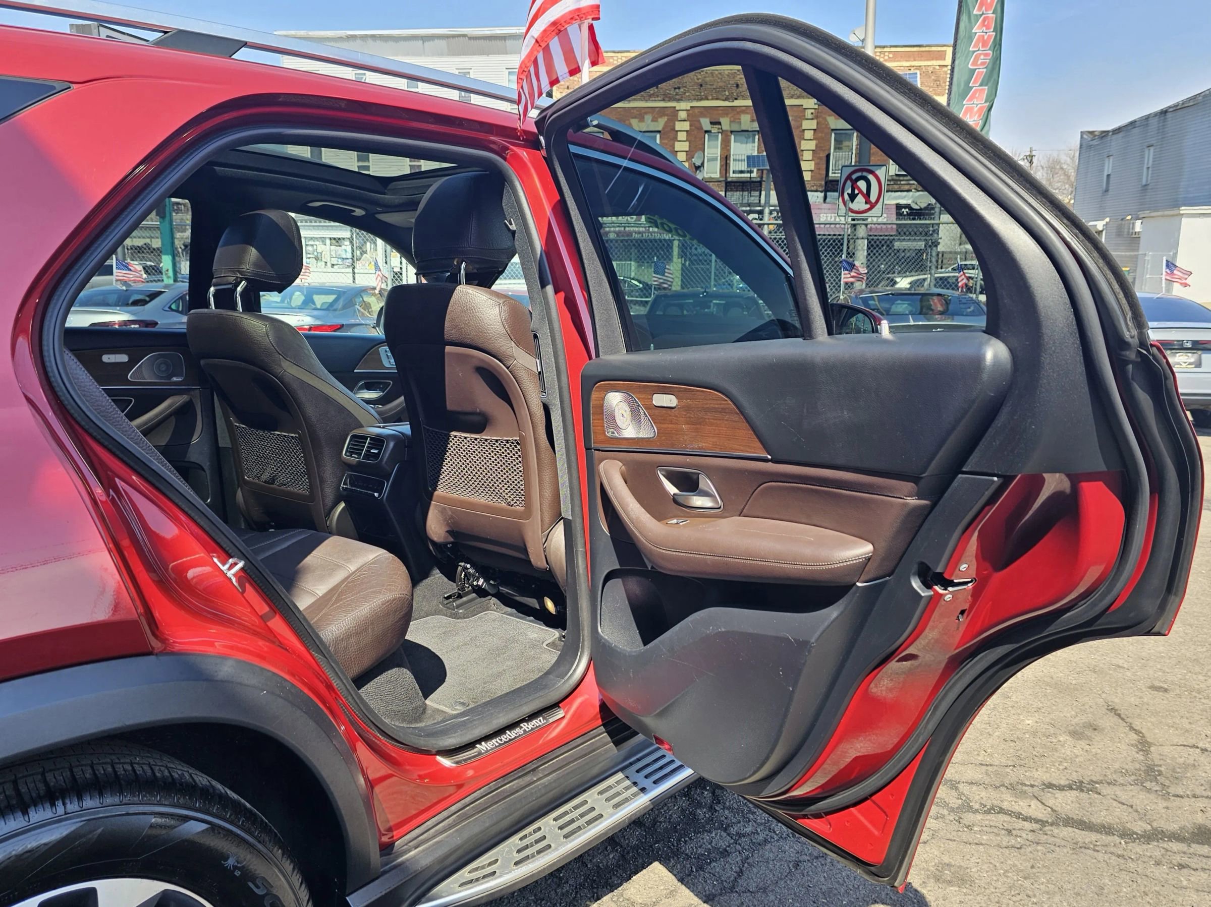 Used 2021 Mercedes-Benz GLE 350 4MATIC w/ Premium Package image 12