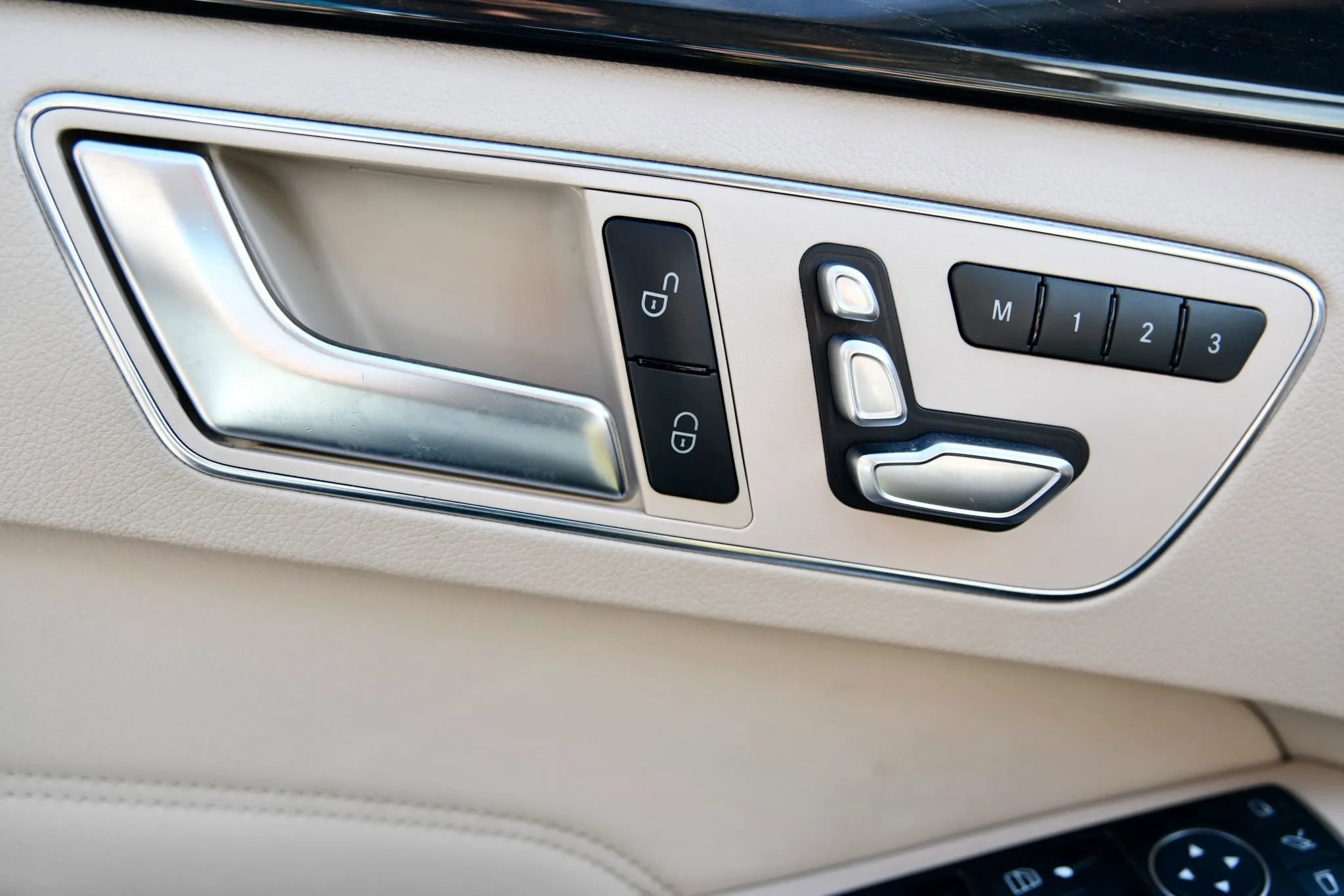 Used 2016 Mercedes-Benz E 350 4MATIC Sedan image 10