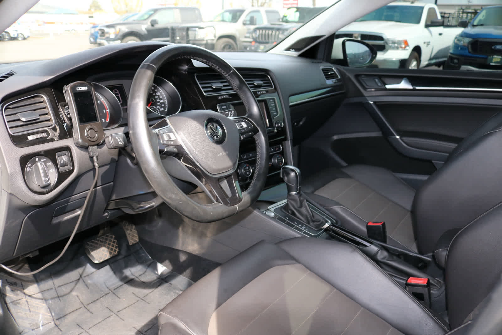 Used 2015 Volkswagen Golf S FWD image 7