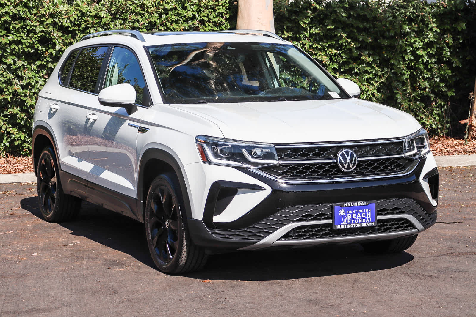 Used 2022 Volkswagen Taos SEL FWD image 3