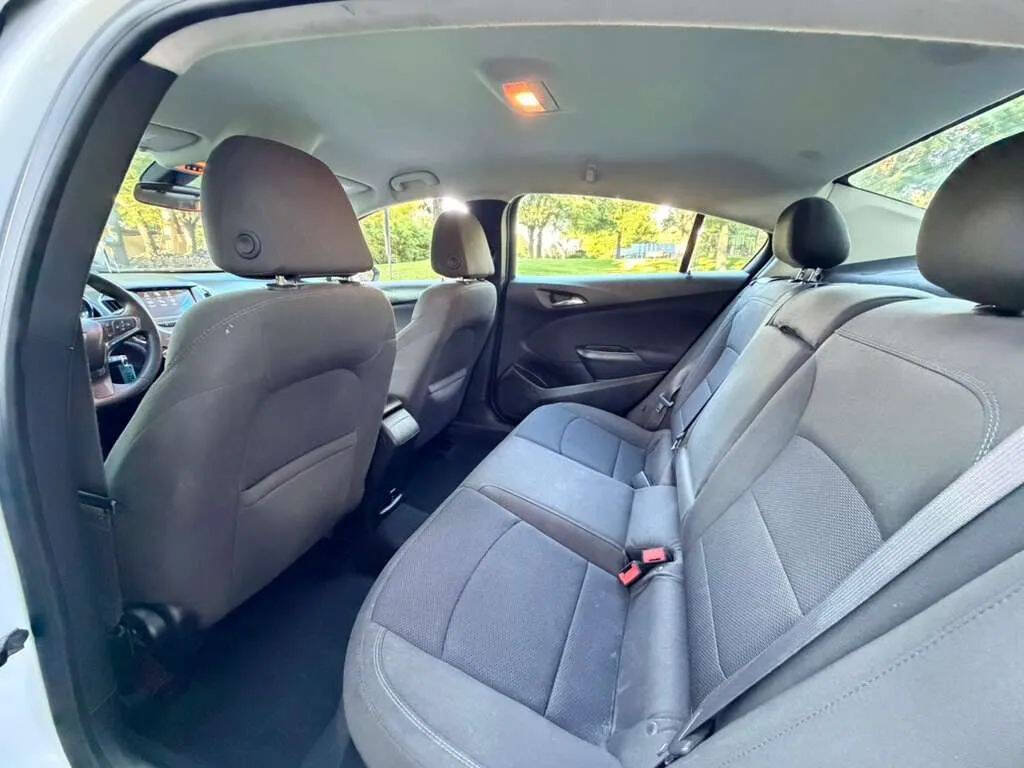 Used 2017 Chevrolet Cruze LT FWD image 8