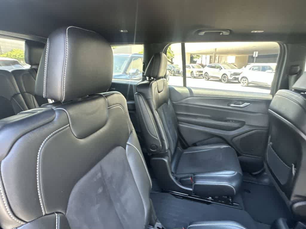 Used 2024 Jeep Grand Cherokee L Altitude RWD image 14