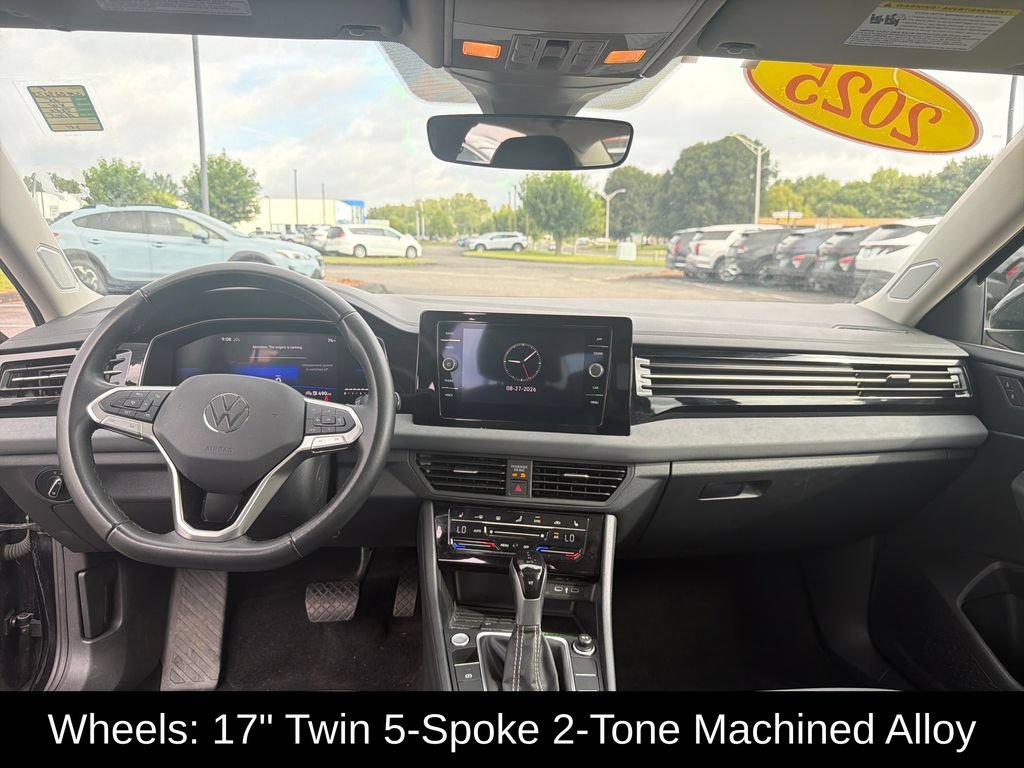 Used 2025 Volkswagen Jetta SE FWD image 14