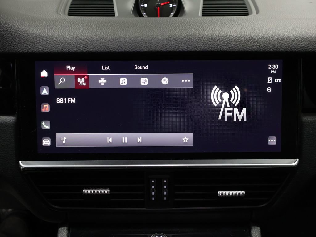 Used 2022 Porsche Cayenne Base image 29