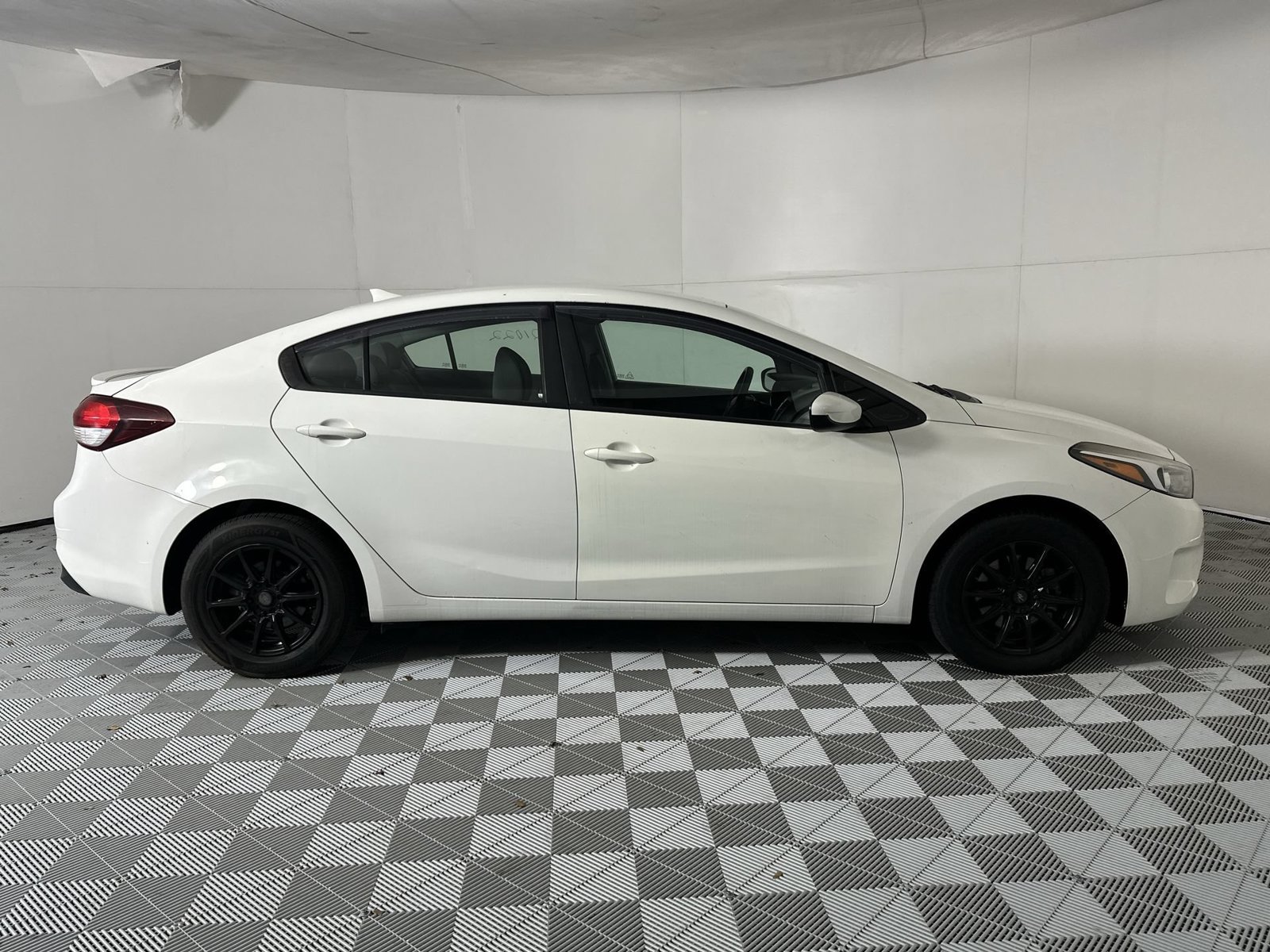 Used 2017 Kia Forte LX FWD image 9