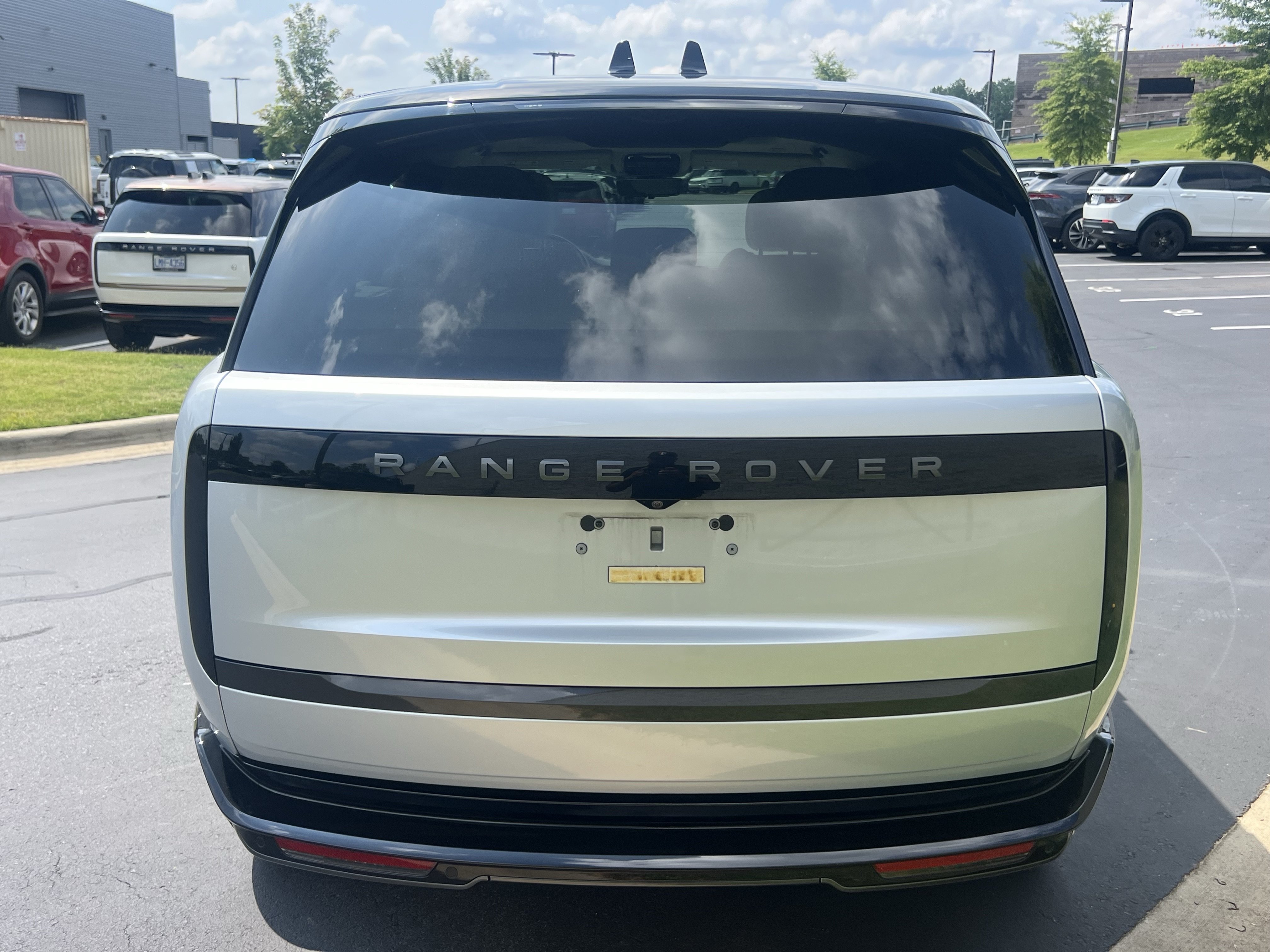 Certified 2025 Land Rover Range Rover SE AWD/4WD image 6