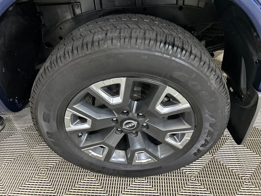 Used 2024 Nissan Titan Platinum Reserve w/ Moonroof Package image 11