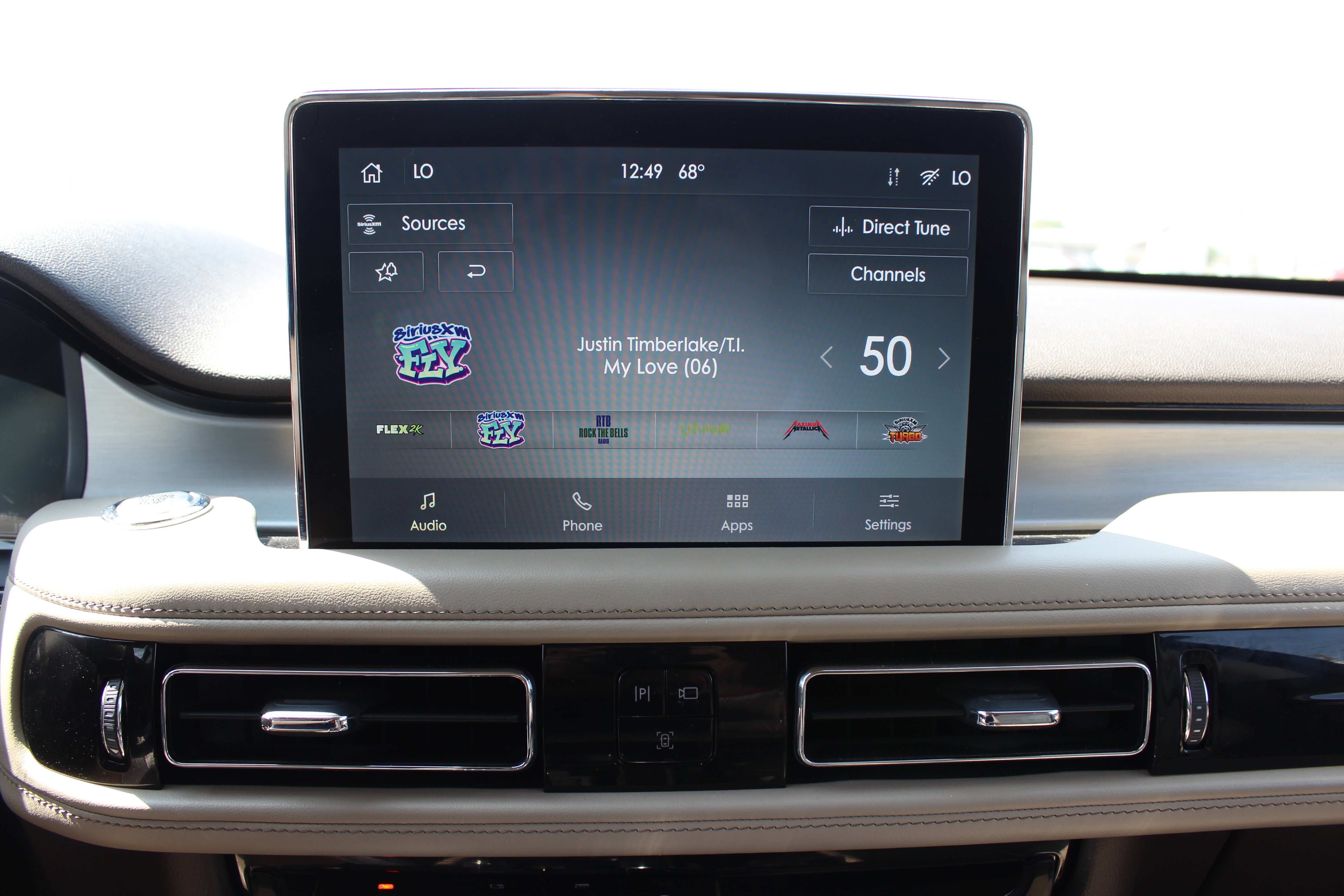 Used 2021 Lincoln Aviator AWD image 13