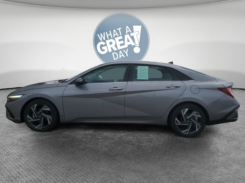 Used 2025 Hyundai Elantra Limited FWD image 7