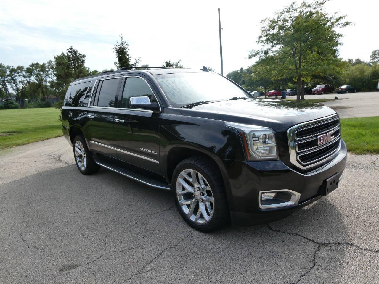 Used 2015 GMC Yukon XL SLE w/ Convenience Package AWD/4WD image 3